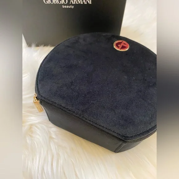 BNIB GIORGIO ARMANI Round Black Velvet Cosmetic Makeup Bag/Case - Picture 2 of 6